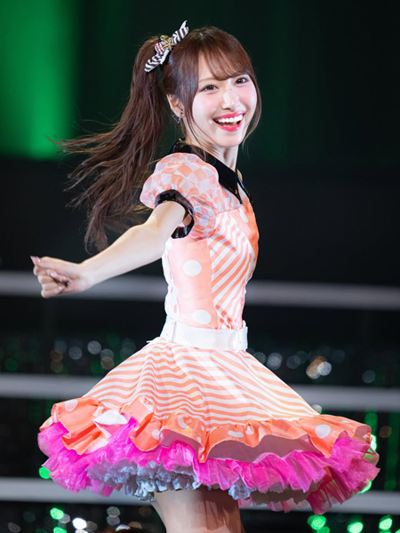 野村実代、超美脚あらわな衣装姿を披露！ステージ上のショットにファン「ポテンシャル最強」の声