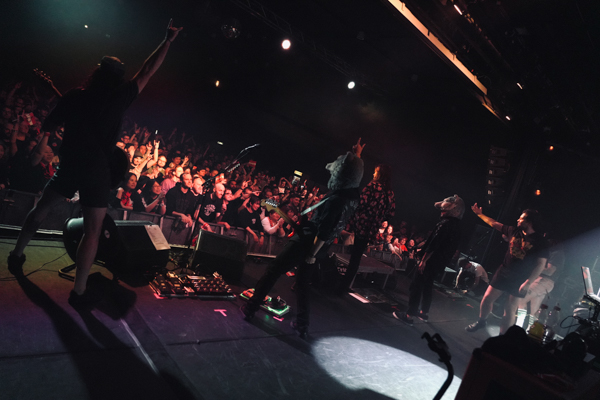 MAN WITH A MISSION、初上陸のオーストリア・ウィーンでヨーロッパツアー完走！！