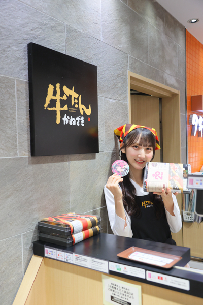 「AKB48 収穫祭」AKB48メンバーがデパ地下でコラボ商品をお渡し！