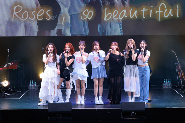 【動画】Ettone、⽣バンドで愛のあるメロディを奏でる！ 伸びやかな歌声で魅了。＜Ettone Debut Showcase＞