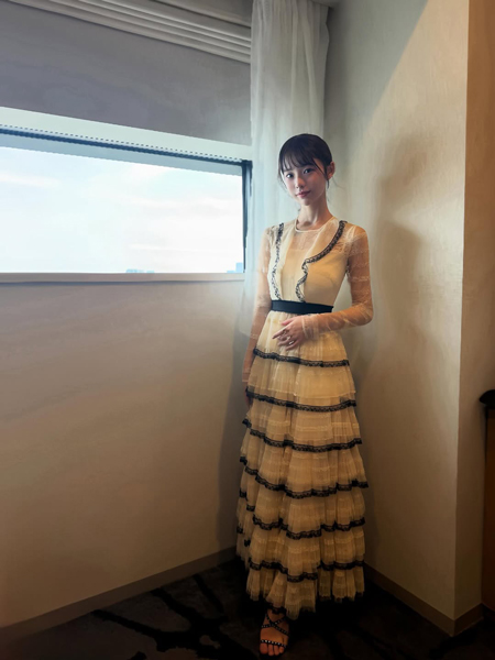 菊地姫奈、美肌透けみせ！レースドレス姿にファン「透明感がすごい」の声