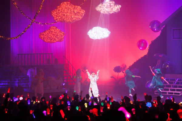 きゃりーぱみゅぱみゅ出産後初のワンマンライブにファン歓喜！妊娠中に勇気をもらった「dreamin dreamin」カバーを披露