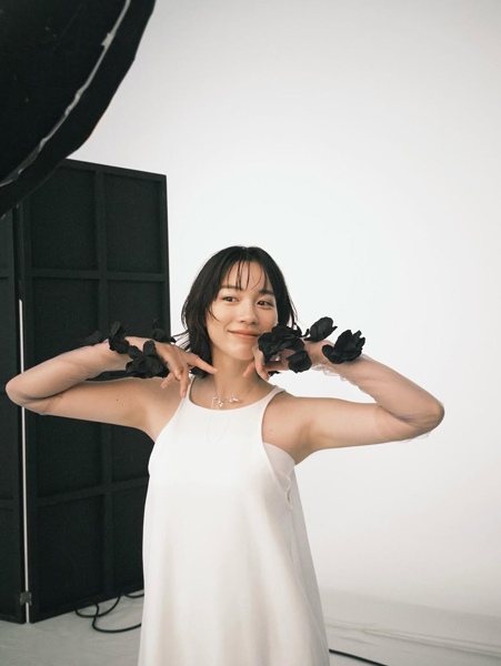 のん、美肌きわだつオフショットが好評！ファン「のんちゃんの笑顔が大好き！」の声