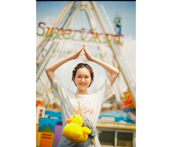女優・尾碕真花のセカンド写真集が発売決定！映画監督・枝優花氏をカメラマンに迎え、韓国旅で食べて、遊んで、大笑い！「極限まで素のままの尾碕を引き出していただいてます」