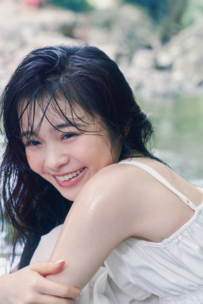 林芽亜里・10周年＆20歳記念のフォトブック超至近距離見つめ合いカットの表紙とタイトルを解禁