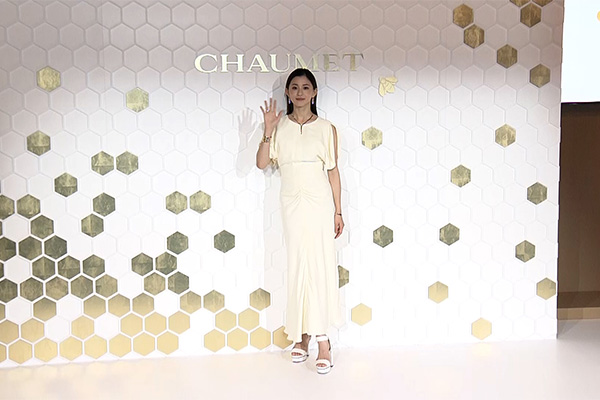 【動画】朝比奈彩、大阪・関西万博 2025フランス館に白いドレス姿で登場！＜Chaumet, an Ode to Living Nature ショーメ、自然美への賛歌＞