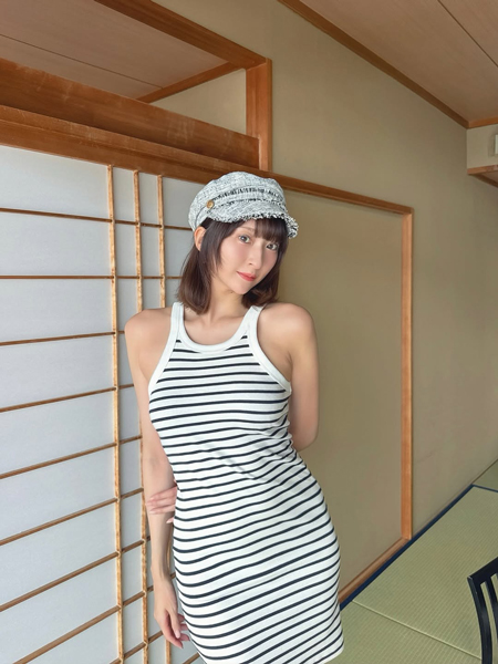 緒方咲、曲線美あらわなタイトワンピースでファン魅了