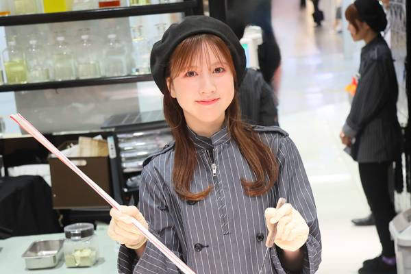 「AKB48 収穫祭」AKB48メンバーがデパ地下でコラボ商品をお渡し！