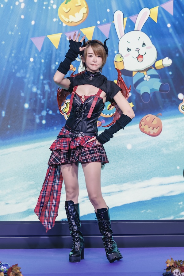 一ノ瀬なつみがキュートなドラゴン姿で登場！『Cosmic Halloween Party』1 位に輝いた感想を語る！