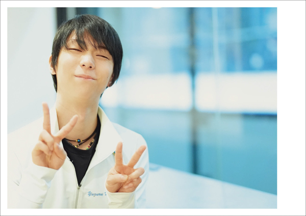 羽生結弦の10年間を記録した、練習着にこだわった写真集『羽生結弦 2015-2025』が10月21日に発売！
