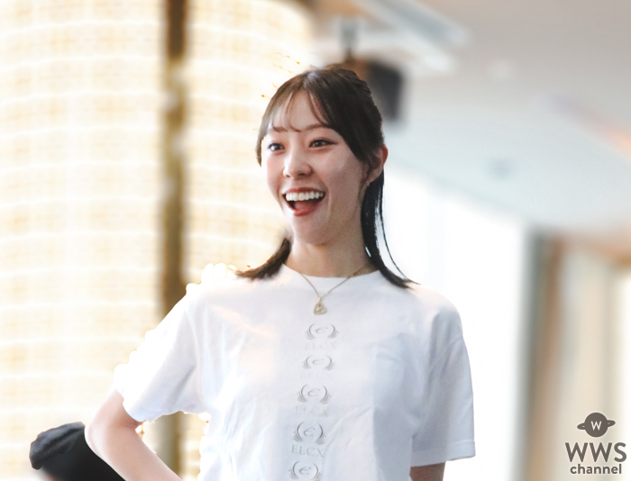 【写真特集】藤江れいな、美脚スラリなデニム姿でランウェイを歩く！＜OMOTESANDO TIARA RUNWAY2025＞