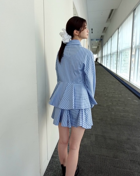 生見愛瑠、美脚際立つミニ丈衣装にファン歓喜！「どれも似合ってて素敵だね」