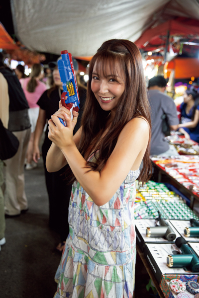 黒のシアーレース風ボディスーツで魅せる！元NMB48白間美瑠、写真集タイトルが『MERCI』に決定＆表紙解禁