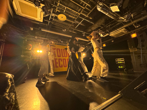 WHITE SCORPION 結成2周年をリリイベ＠渋谷タワーにてファンとともに祝う