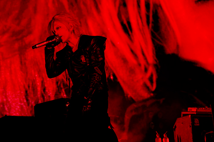 HYDE「万博でモッシュピットができるライヴは後にも先にもないと思う」大阪・関西万博「和歌山DAY」でHYDEが熱狂ライヴを開催！