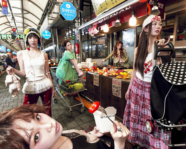 LE SSERAFIM、市場で「SPAGHETTI」を作るLE SSERAFIM？1st Single ‘SPAGHETTI’のユーモア溢れる3つ目のコンセプト「WEIRD GARLIC」公開！