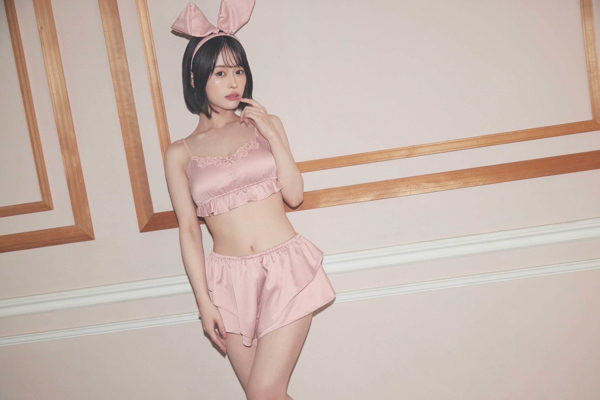 日本一透明感のある女優『MINAMO』、RAVIJOURとコラボしたメンズパンツとハロウィンシリーズが発売。
