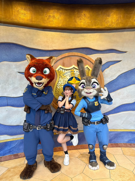 小悪魔ロリフェイスでアイドルとしても可愛すぎると話題沸騰中の小野六花。 中国を訪問しコスプレ姿のオフショット公開！