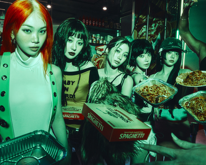 LE SSERAFIM、1st Single ‘SPAGHETTI’の最初のコンセプト「CHEEKY NEON PEPPER」公開！