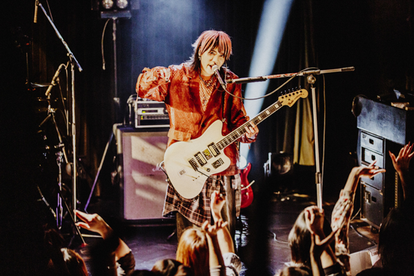 【ライブレポート】 MAQIA、観客たちの心の声と思いを一つにした景色を描く！＜MAQIA ONEMAN TOUR「灯火」公演＞