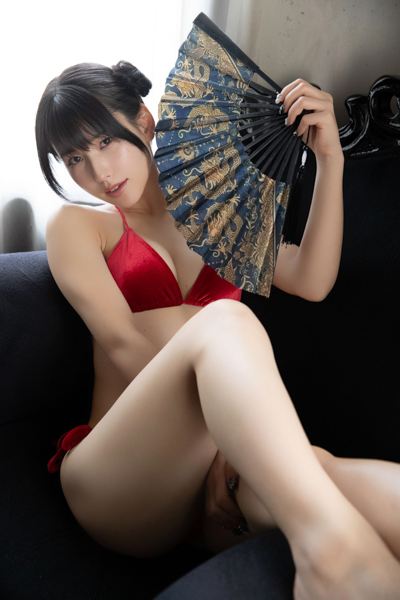 ステージではクールな#2i2・森嶋あんりが中華娘に！？10月24日（金）発売の『ヤングアニマル』に登場