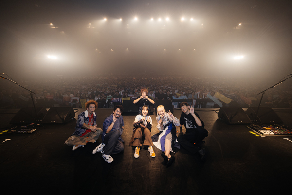 MTVがお届けする新ライブシリーズ Cross-stage 開催！～貴重なコラボも披露されたAqua TimezとTOMOOの対バンライブ～