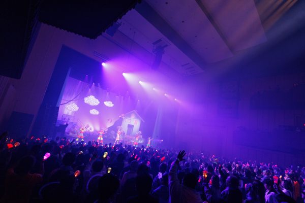 きゃりーぱみゅぱみゅ出産後初のワンマンライブにファン歓喜！妊娠中に勇気をもらった「dreamin dreamin」カバーを披露