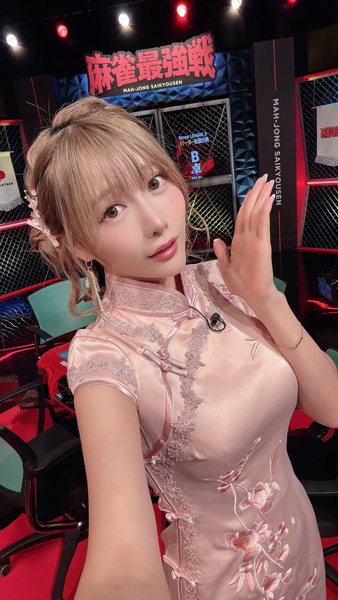 「どっちが好き？」篠原みなみ、艶×キュートのチャイナドレス姿にファン釘付け！！
