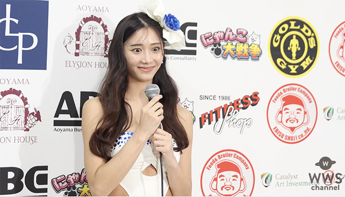 【動画】9等身で奇跡のボディ・斎藤恭代がK-1 スペシャルラウンドガールを務めて思いを語る！「衣装のポイントはテーマカラーのブルーと強さ」＜K-1 WORLD MAX 2025＞