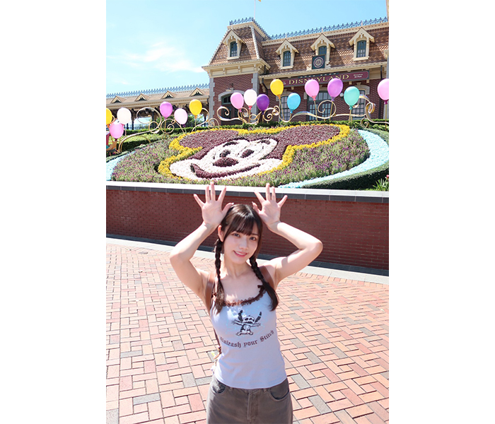 『美少女すぎる』と話題で今大注目の宮下玲奈。香港ディズニーを訪問し可愛すぎるオフショット公開！