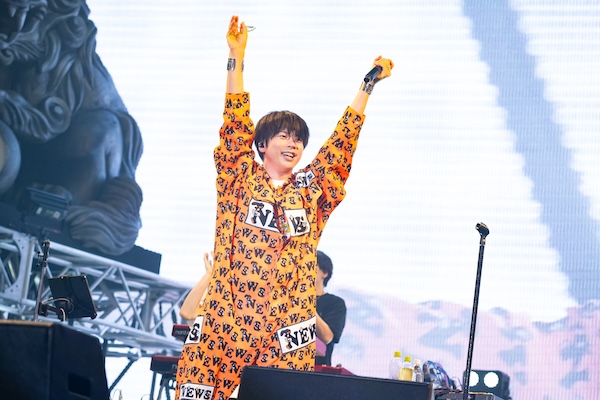 【ライブレポート】NEWS＆氣志團・綾小路翔＆BUCK∞TICK・星野英彦の一夜限りの夢のコラボ！＜サントリー オールフリーpresents 氣志團万博2025 関東爆音パビリオン powered by Epson＞