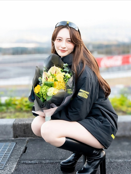 鈴木南美、スポーティコスチュームで神プロポーション披露！