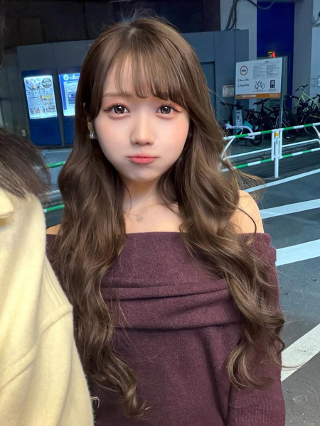 大谷映美里、美肩あらわなオフショルニット姿でファン魅了！「すごく大人可愛い」