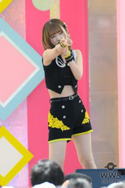 「スタイルいいねぇ」奥ゆい、美ふとももあらわなモノトーン衣装でファン悩殺！