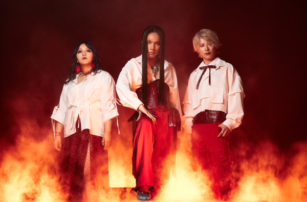 女王蜂「01」「02」がTVスペシャル『アンデッドアンラック Winter編』主題歌に決定。