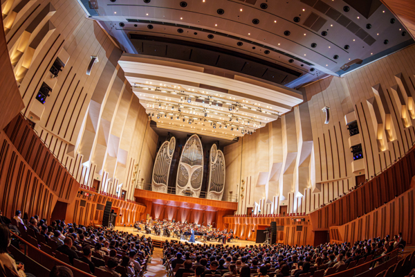 【オフィシャルレポート】May'n、20周年を記念して東京芸術劇場でグランドフィルハーモニック東京とシンフォニックコンサート『May'n 20th Anniversary Symphonic Concert 「TWENTY Around for You」』を開催！