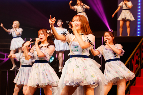 山本彩、渋谷凪咲らも駆けつけた、9年半の軌跡と感謝を刻んだ小嶋花梨卒業コンサート！