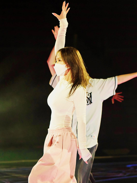 浜崎あゆみ、曲線美あらわなトレーナー姿にファン歓喜の声