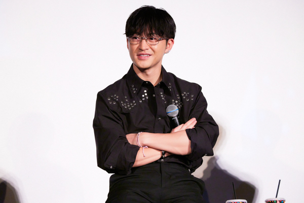 GENERATIONS、自身初のドキュメンタリー映画「GENERATIONS：The Documentary」公開前日イベントにメンバー登場。「美しい、華やかな部分だけではなく自分達のリアルを見ていただきたい」（メンバーコメント全文あり）