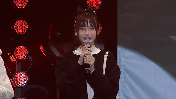 【動画】ニコ☆プチモデルの中学1年生・青島希愛、長脚で魅せるきれいめモノトーンコーデで華麗にランウェイ！＜キラチャレ2025＞