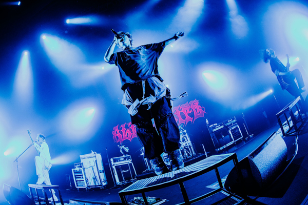 THE ORAL CIGARETTESがSiMと狂宴、盟友集った対バンツアー完走