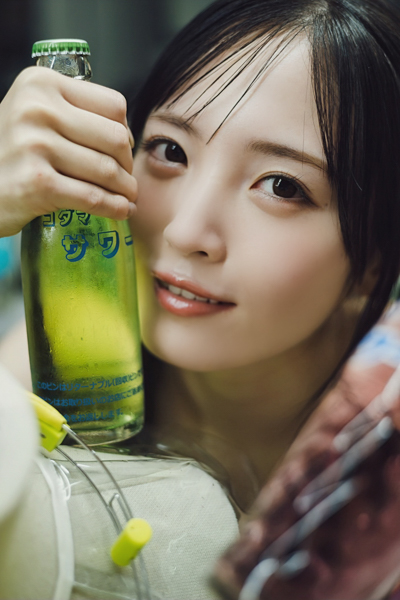 由良ゆら、小学館『PARADE』に初掲載！上京してきて初めて高円寺で撮影「お気に入りはたくさんのカラフルなライトをたいて、珍しい柄の水着をきて撮影したカット」