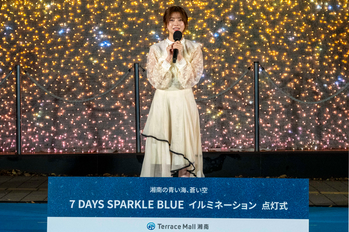 俳優・桜田ひよりが登場！「今年一番の思い出」と絶賛！湘南の海と空からインスピレーションされた15mの巨大ツリーが登場！