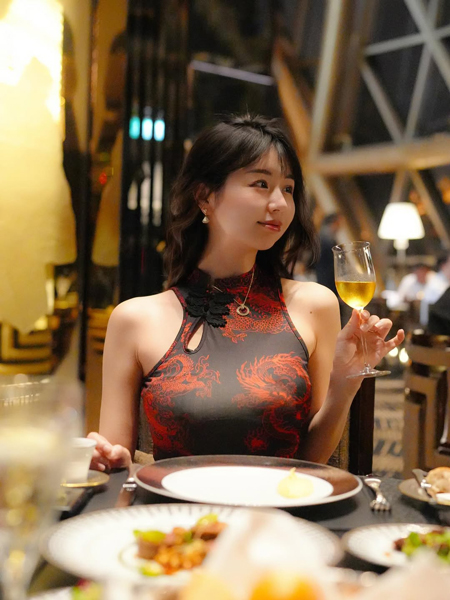 くりえみ、曲線美あらわな大人っぽドレスで魅力爆発！ファン悶絶！