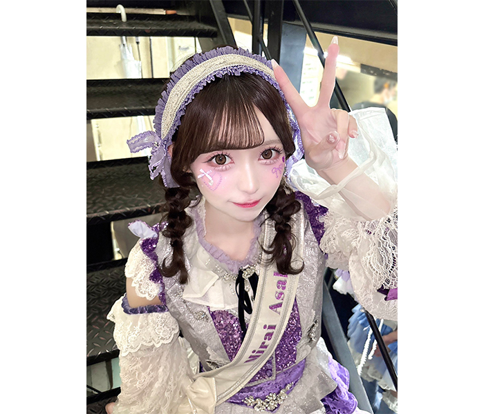 Onephony・浅桜みらい、キュートな三つ編みヘア＆花束抱えたショットが話題！