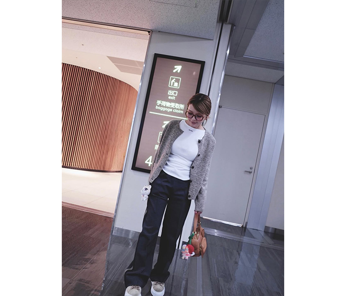 宇野実彩子、シンプルな私服コーデでオフショット公開！