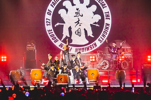 【ライブレポート】氣志團、幕張メッセを爆音ジャック！バイクアクセルコールのド派手演出でフェスの狼煙を上げる＜サントリー オールフリーpresents 氣志團万博2025 関東爆音パビリオン powered by Epson＞