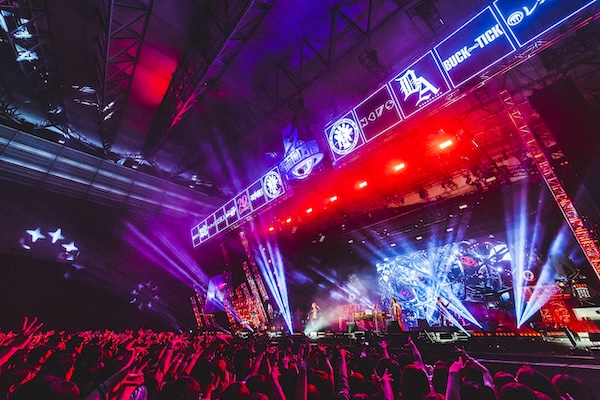 【ライブレポート】BUCK∞TICK、雷鳴のごときダークサウンドで幕張メッセを支配！＜サントリー オールフリーpresents 氣志團万博2025 関東爆音パビリオン powered by Epson＞