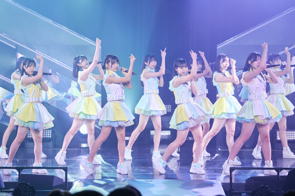 HKT48約4年ぶりの全国ツアー開催、企業タイアップやチーム昇格などをサプライズ発表！「HKT48劇場 14周年記念特別公演」オフィシャルレポート