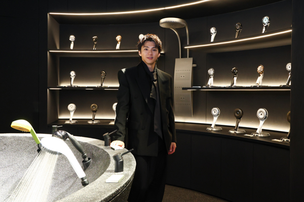 榮倉奈々・山田裕貴がReFaブランド史上最大の旗艦店に登場！榮倉「信じてもらえないほどの規模感」山田「人生初のテープカット圧倒されました」「ReFa GINZA」オープニングセレモニー開催　